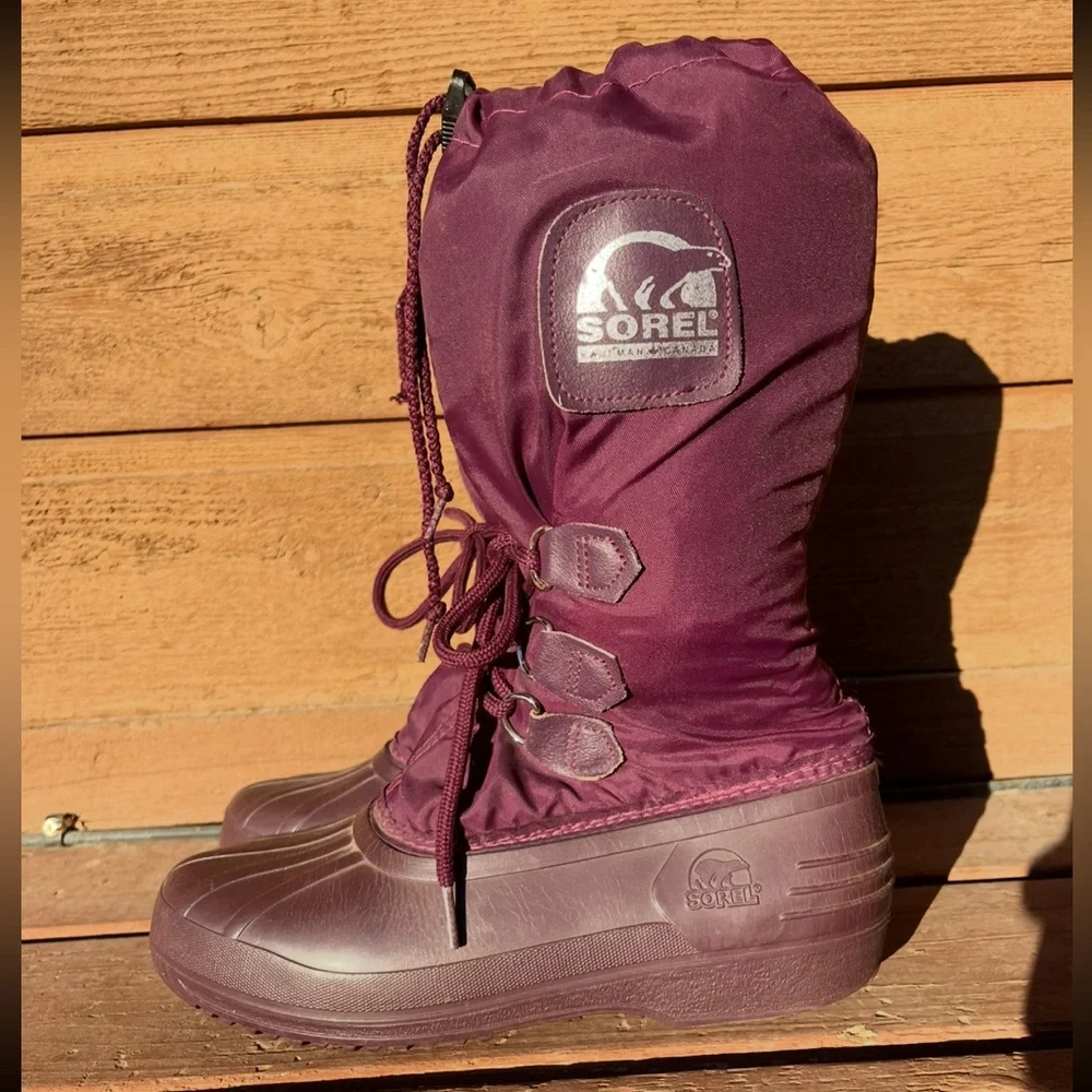 Sorel Haufman women’s boots with liner. Vintage. Size 8. Raspberry/purple